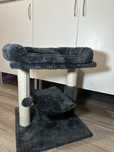 Arranhador com cama para gato