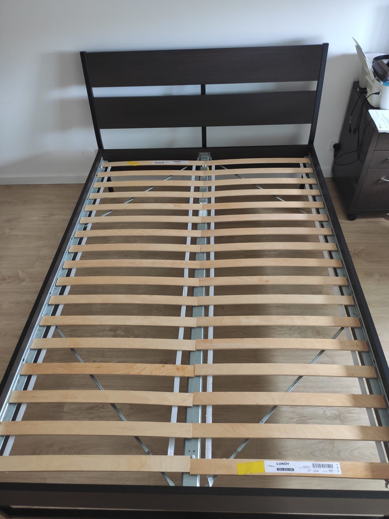 Cama casal Ikea TRYSIL preta estrado incluído