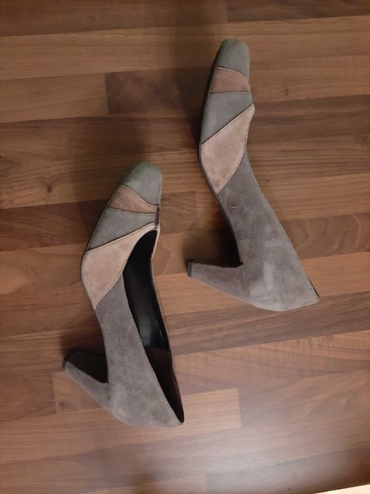 Bata - zamszowe buty damskie na obcasie rozm.40. Nienoszone