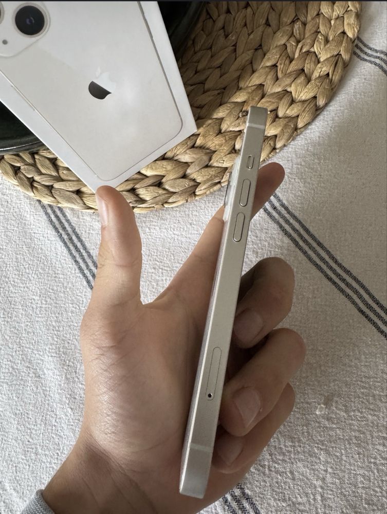Apple iPhone 13 - Bialy - Idealny