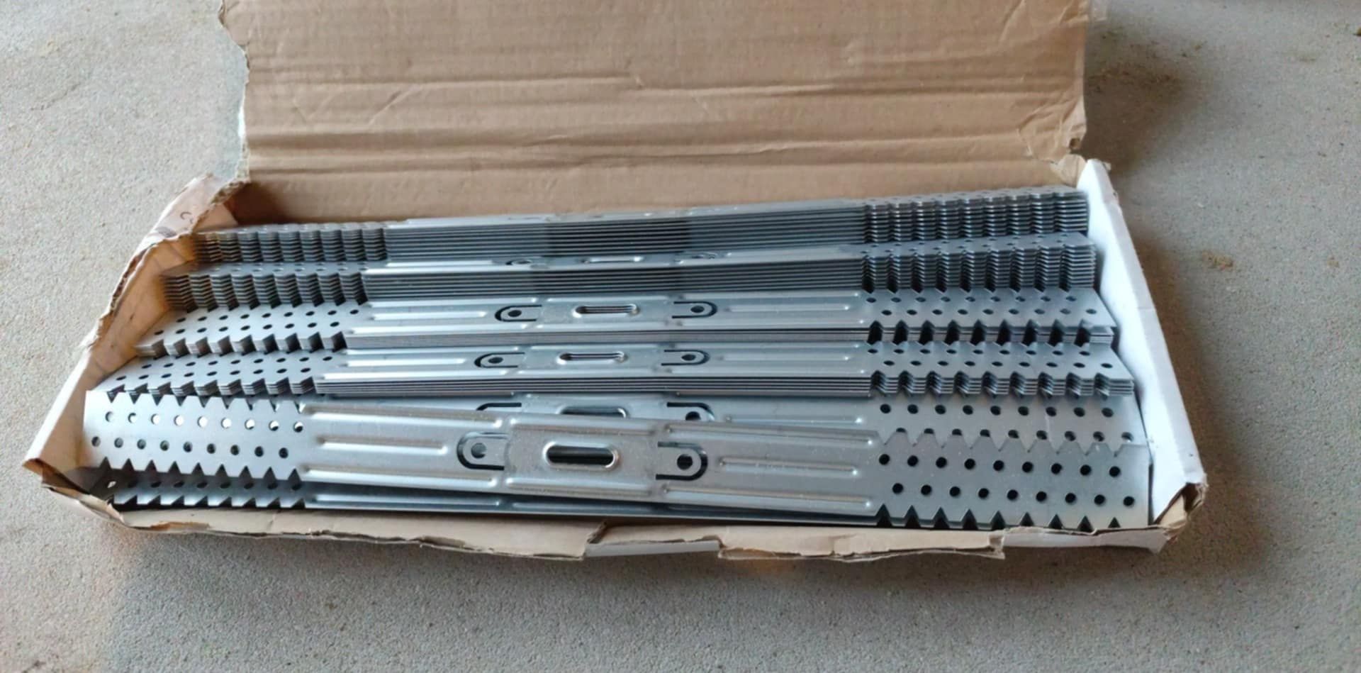 Wieszaki płaskie es 60x175mm do płyta g-k