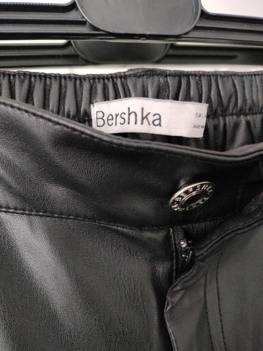 Bershka , bojówki proste w rozmiarze S