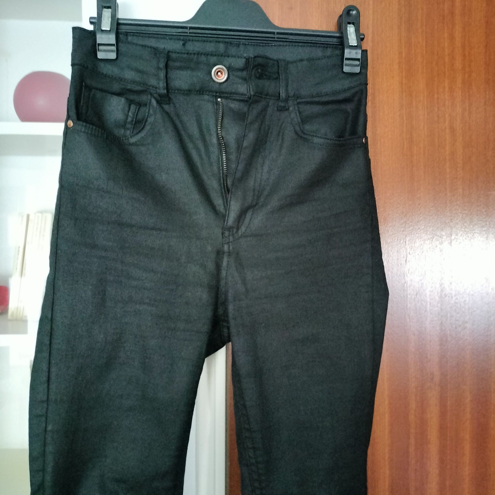 Calças skinny enceradas Zara 34/ Excelente estado