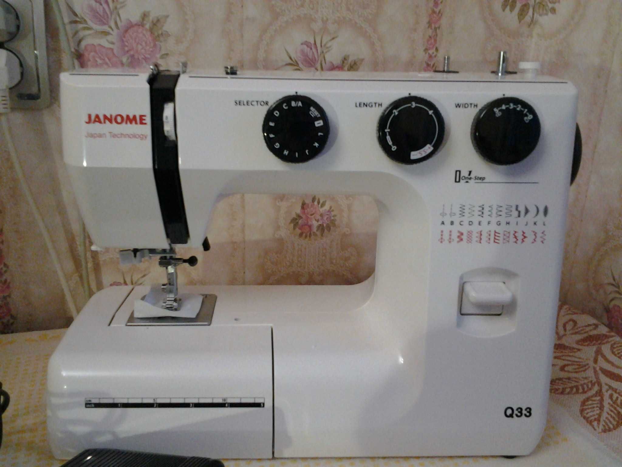 Продам электромеханическую швейную машину Janome Q33