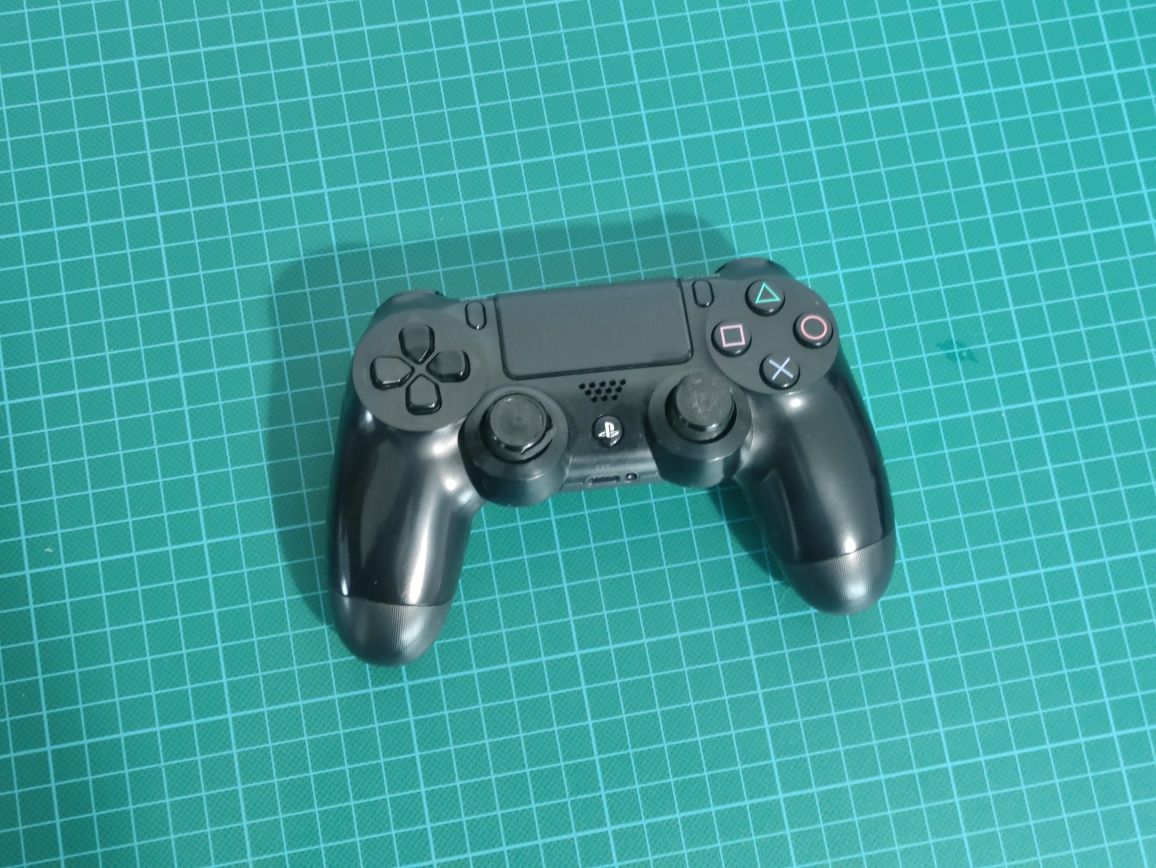 PlayStation 4 + 2 comandos