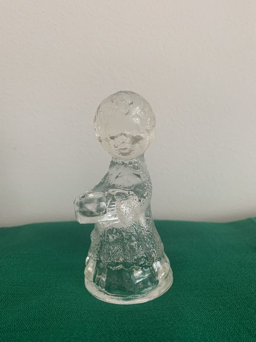 Szklany świecznik szklana figurka chłopczyka