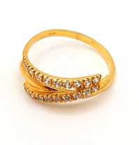 Złoty pierścionek z Cyrkoniami PR.750 W:3,07gr R.18,