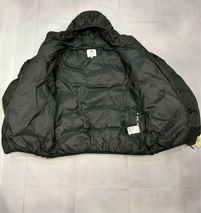 Чоловічикй пуховик Nike ACG у чорному кольорі