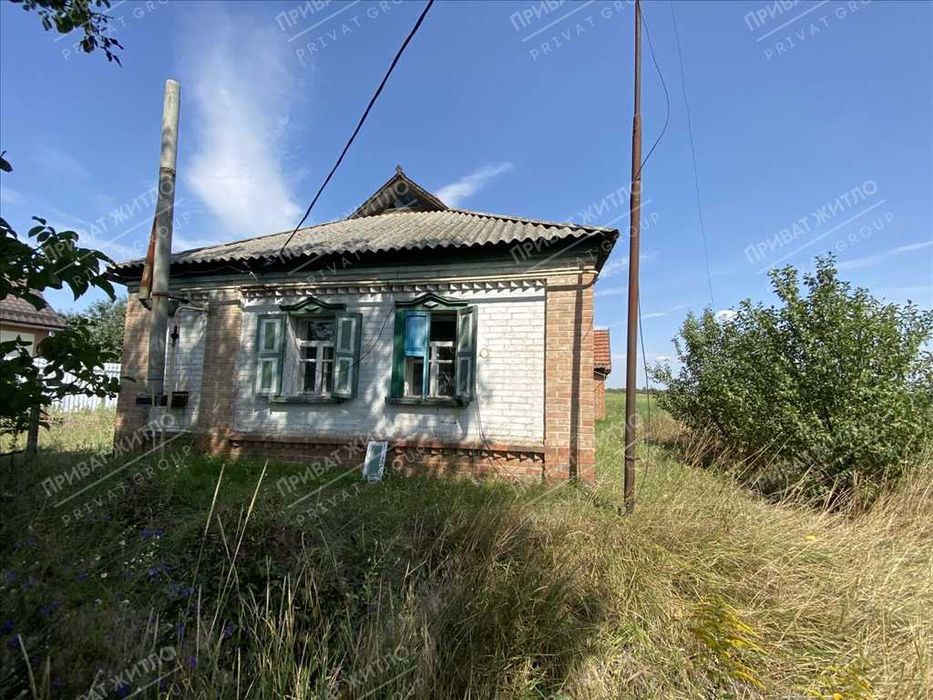 Будинок з великою ділянкою біля лісу!