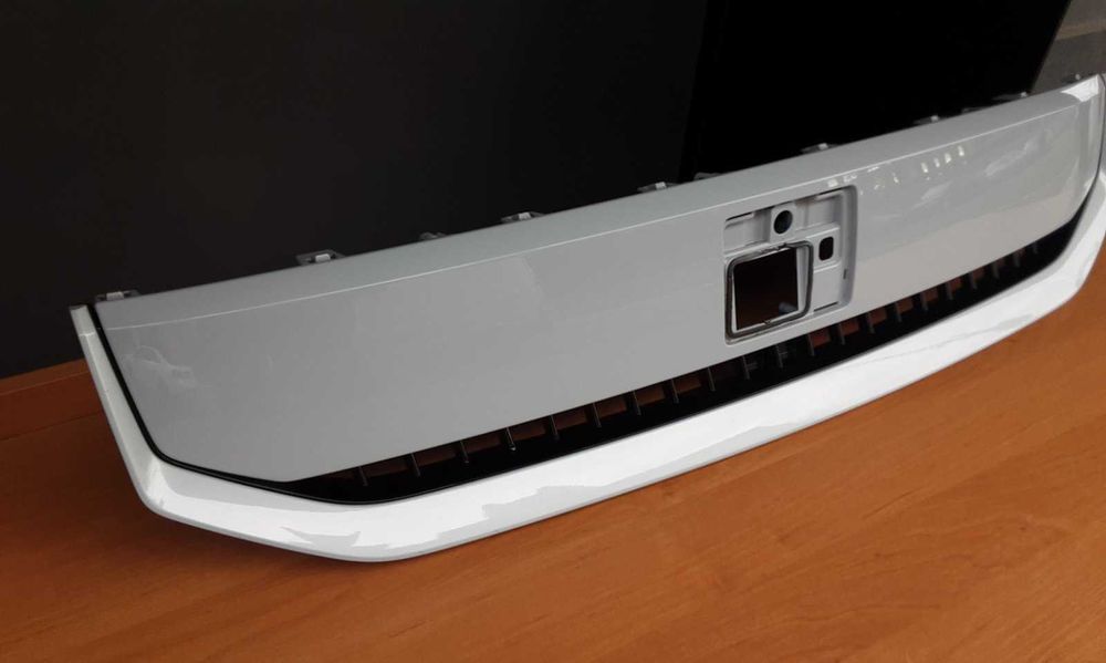 Решітка радіаторів Polestar 2 рестайлінг 2023-2024 фарба 729