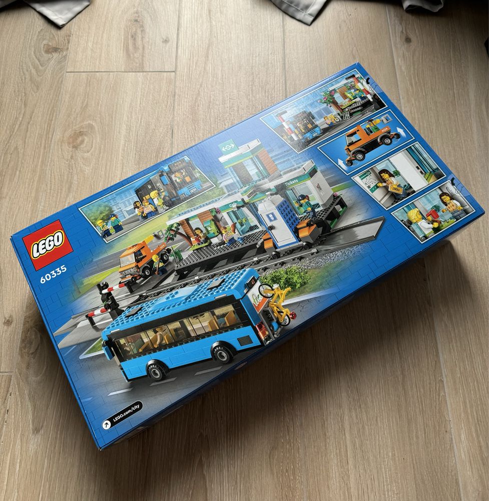 Lego City 60335 Przystanek Autobusowy