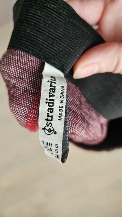 Стильна спідниця Stradivarius — зимова, тепла.