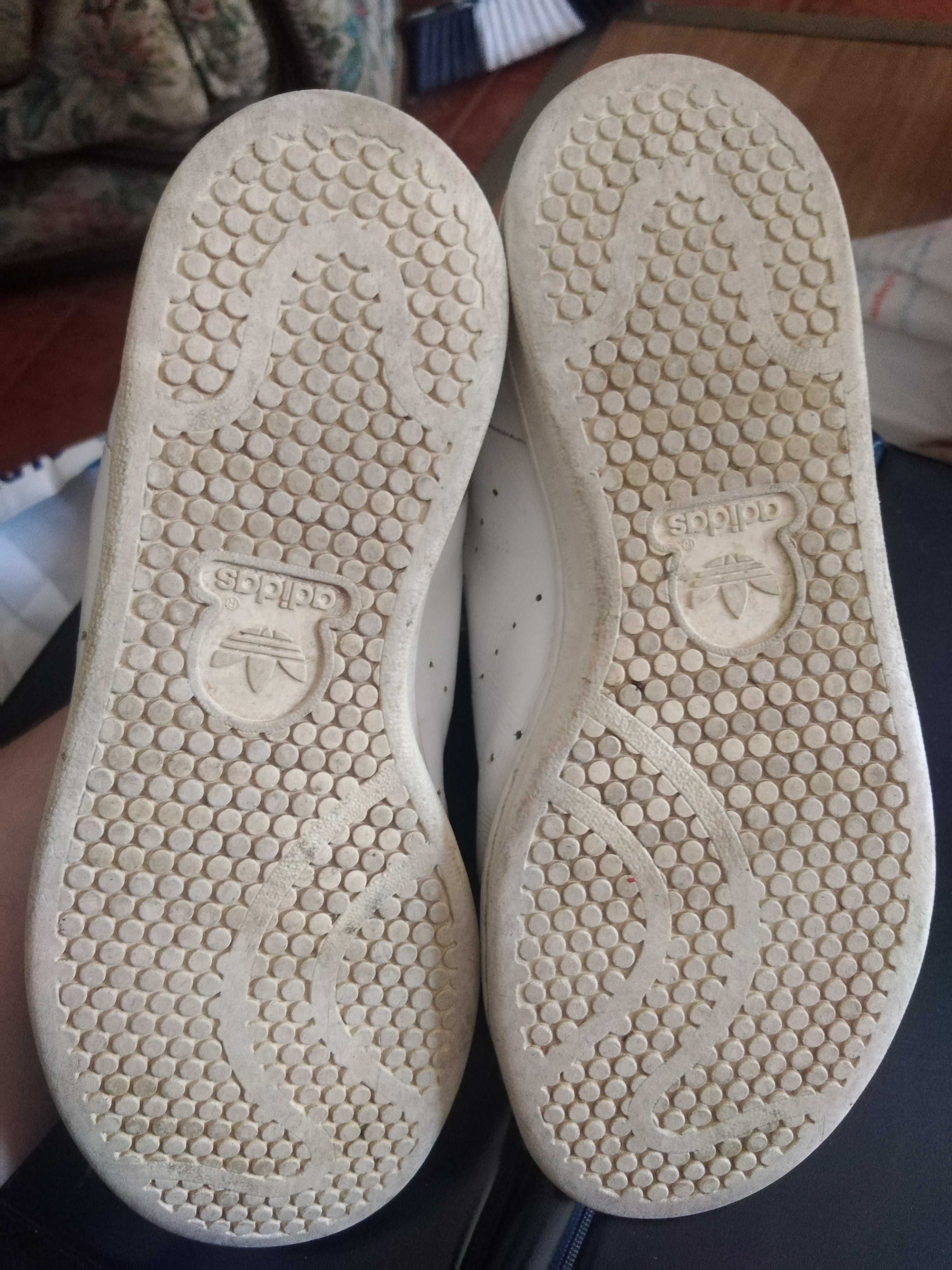 Sapatilhas Adidas tamanho 35 em bom estado oferta de portes de envio