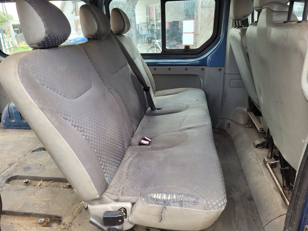 Renault Trafic 2.0 DCI  części hotel kanapa sufit podsufitka drzwi sil