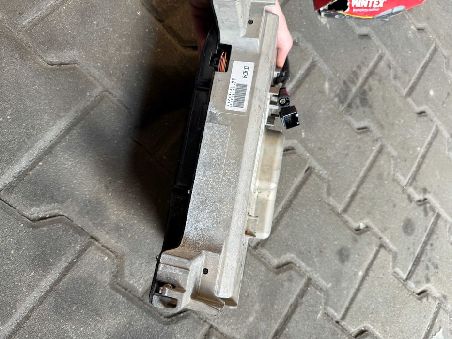 Audi Q7 4M ekran / display MMI „winda” po zalaniu do regeneracji