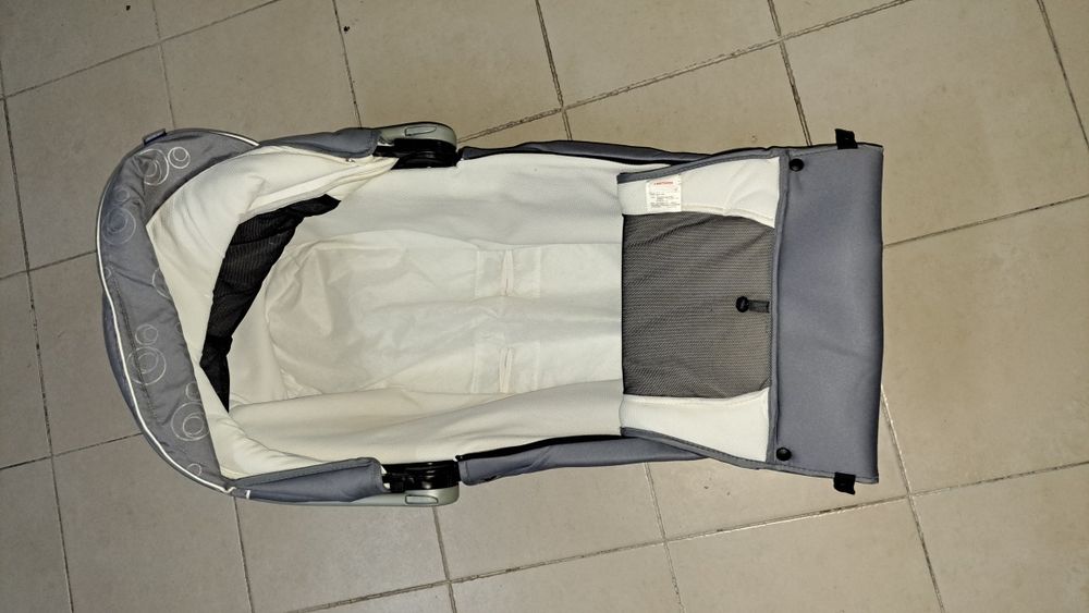 Chicco Trio Living (carro, ovo, base para o ovo, alcofa)