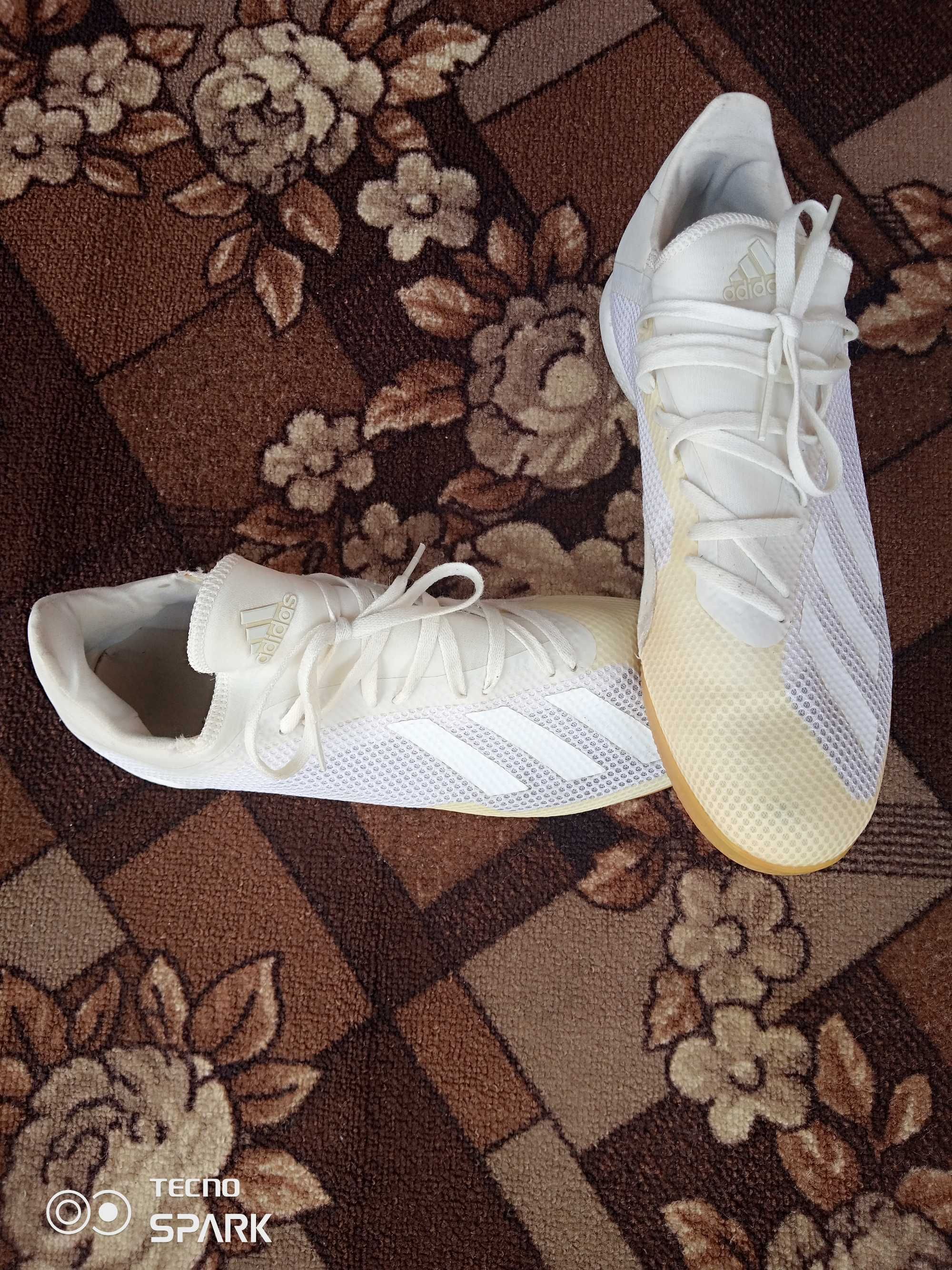 Кросівки adidas 46 розмір