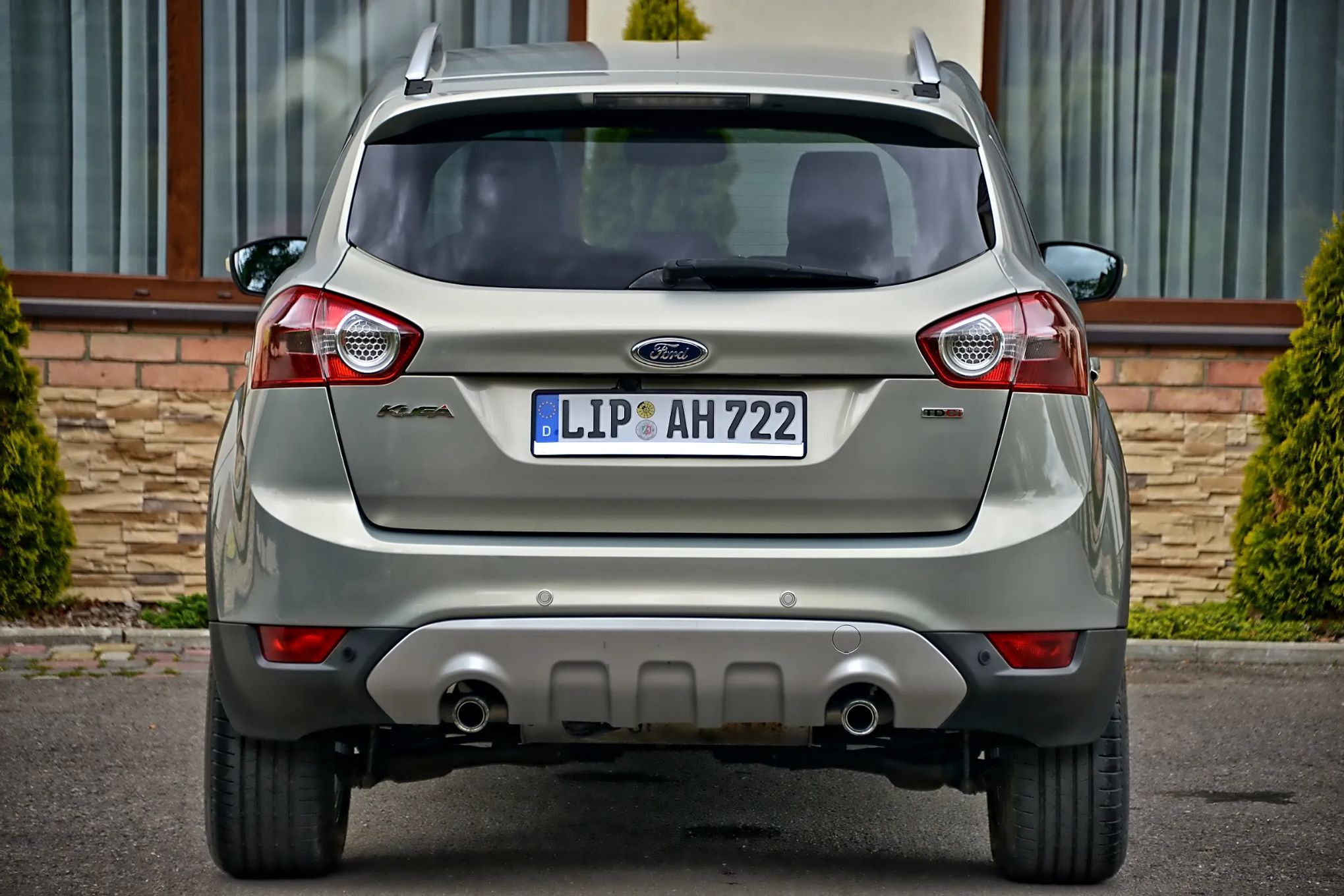 Ford Kuga 2.0TDCi 140KM 4X4 TITANIUM Kamera NAVI Alu 18 PDC Skóra HAK z Niemiec!
