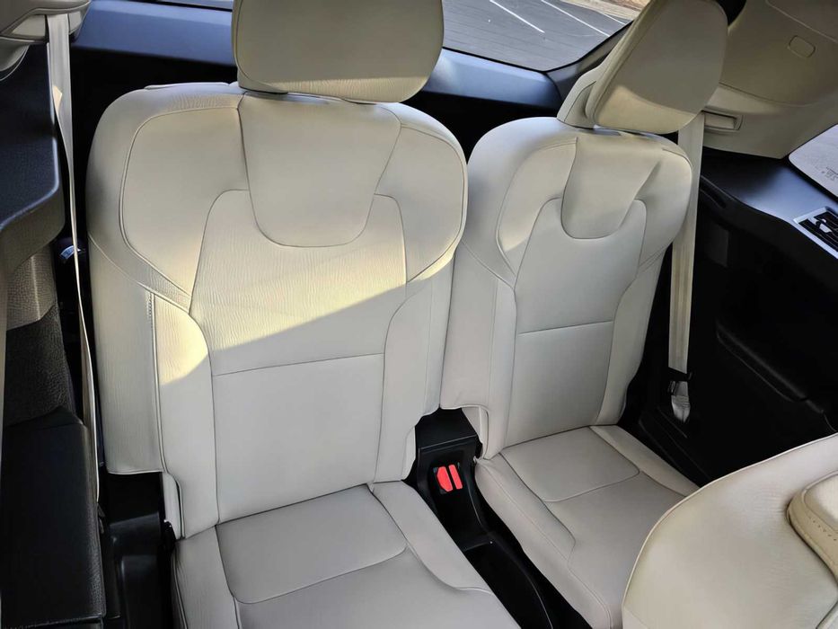 Volvo XC90      2021