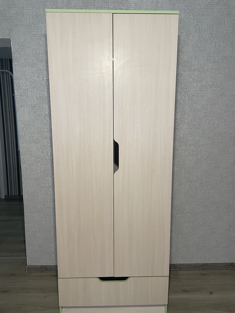 Продам меблі шафа та письмовий стіл
