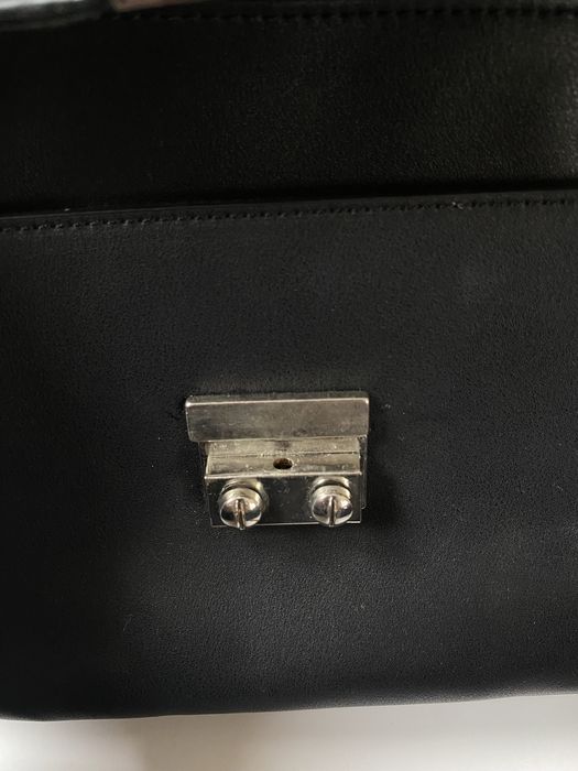 Torebka Stradivarius czarna na łańcuszku elegancka, na ramię, do ręki