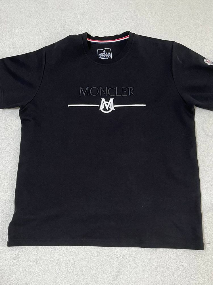 футболка Moncler