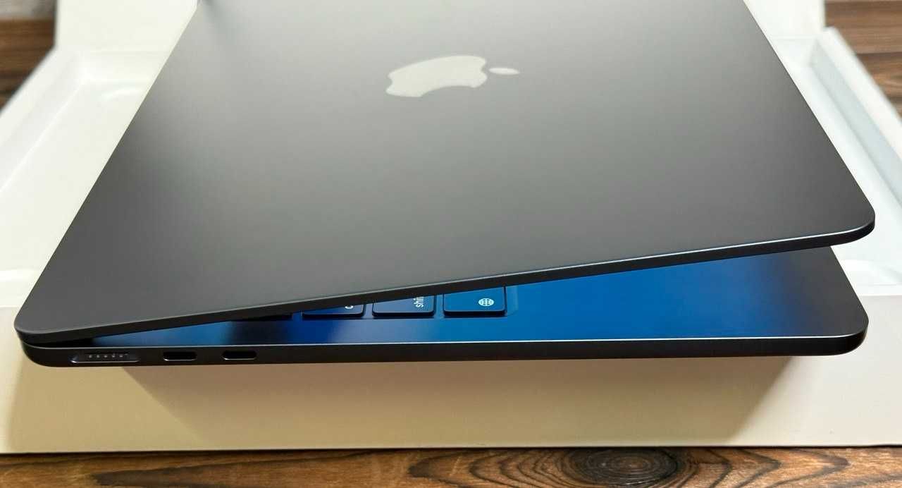 MacBook Air 13.6 Mid 2024 Midnight M3 16/256 (MC8K4) - 750 $$ Гарантия