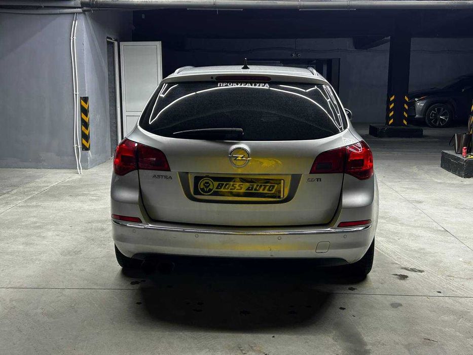 Opel Astra Sports Tourer 2013