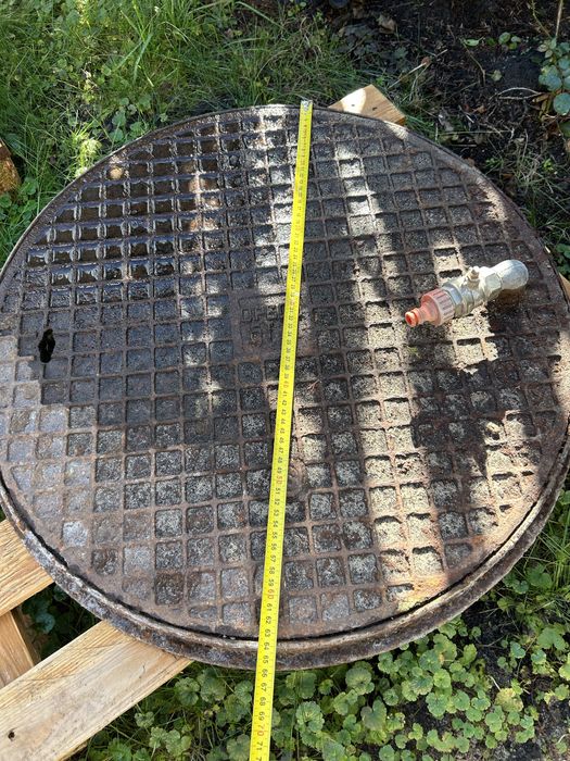 Pokrywa właz wyłaz żeliwny