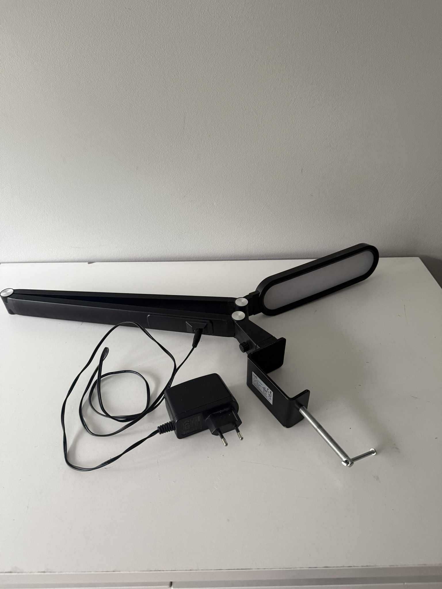 Lampka biurowa ORO EPSILON LED B – nowoczesne oświetlenie do biurka!
