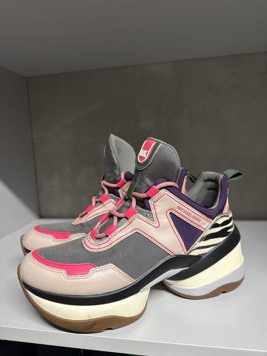 Продам крассовки Michael Kors,40,5-41 розмір