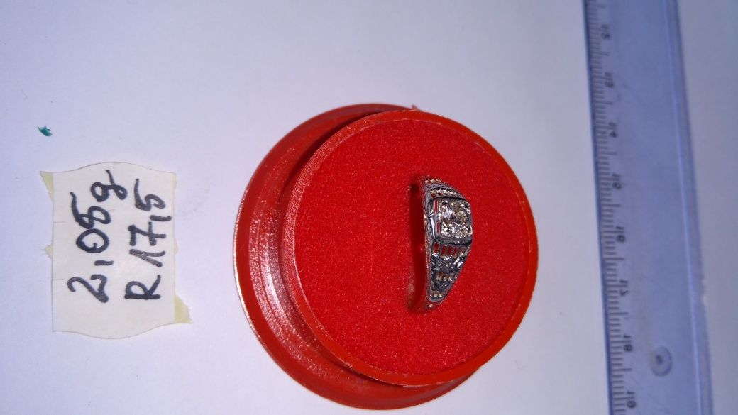 Pierścionek złoty z diamentami w cenie 5000 zł