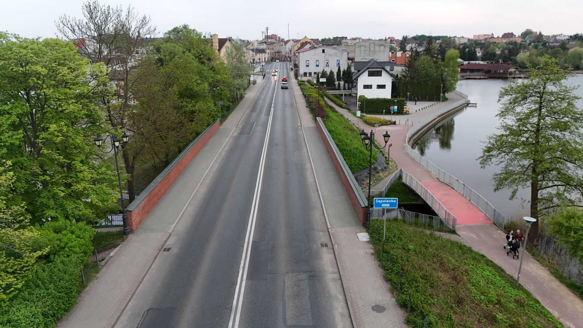 Lokal na wynajem w centrum miasta, przy  jeziorze (od ulicy)