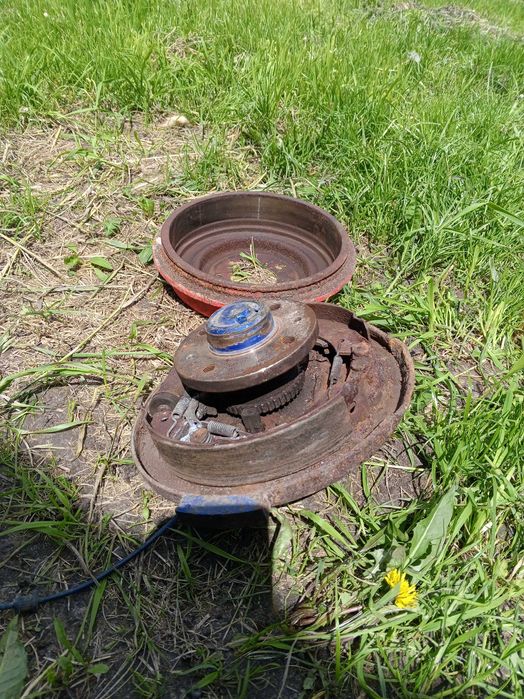 Гальмівні барабани.