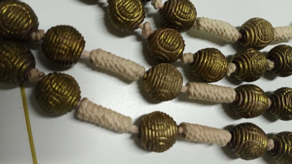 Terço em tamanho grande pintado à mão