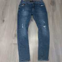 Skinny jeansy z przetarciami