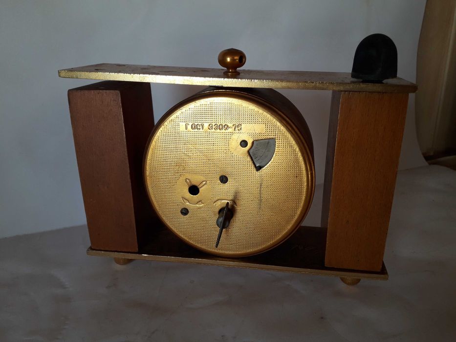 Rosyjski niesprawny zegarek stojący.