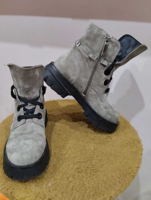 Ботинки замшевые демисезонные фирмы Vitto Rossi 36,5 р., практически н