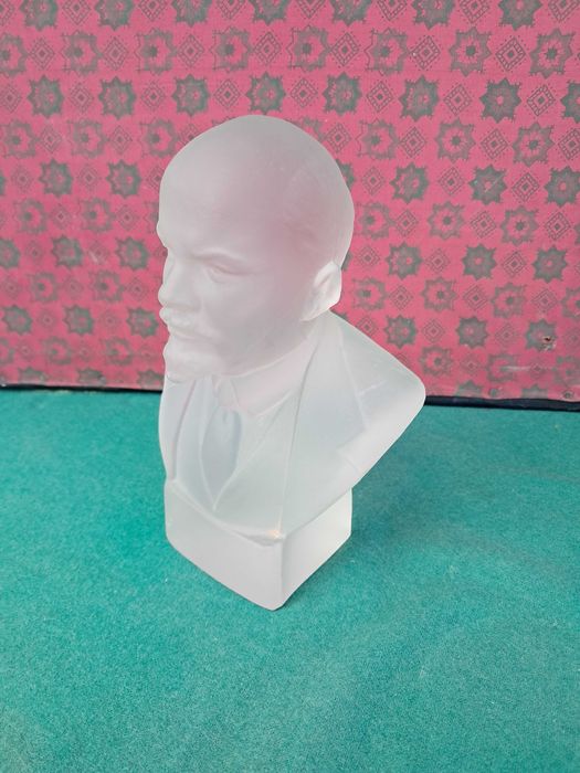 Figura de Lenin em vidro fosco