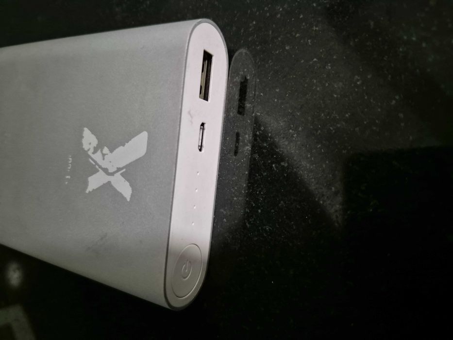 Power Bank Xiaomi de 10440mAh a funcionar sem anomalia