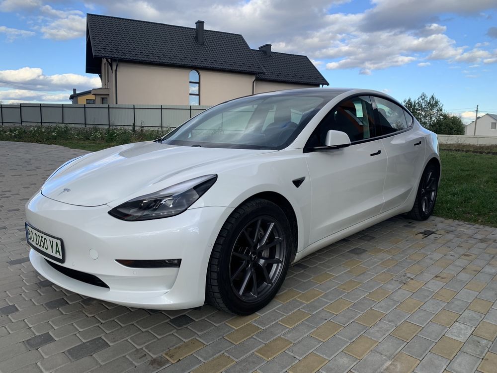 Tesla Model 3 2021 рестайл