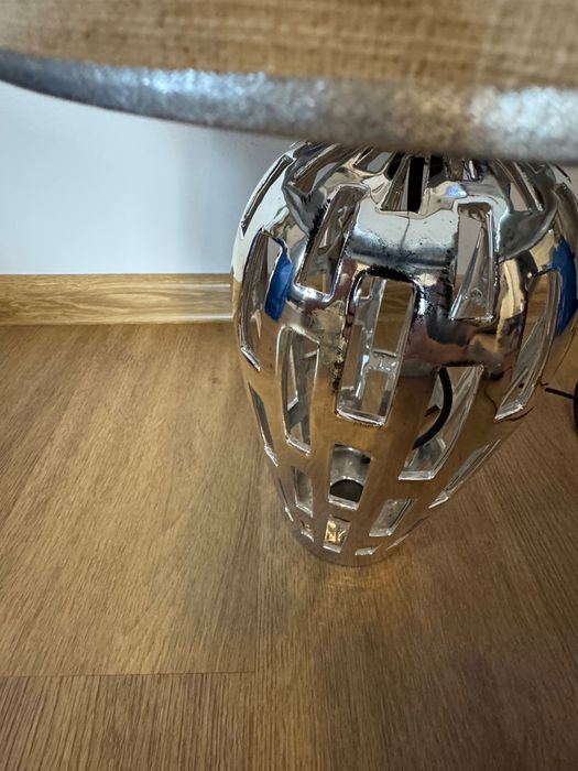 Lampa stojąca z kloszem