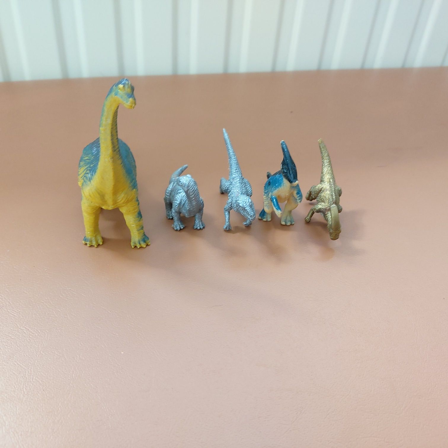 Sprzedam figurki dinozaury