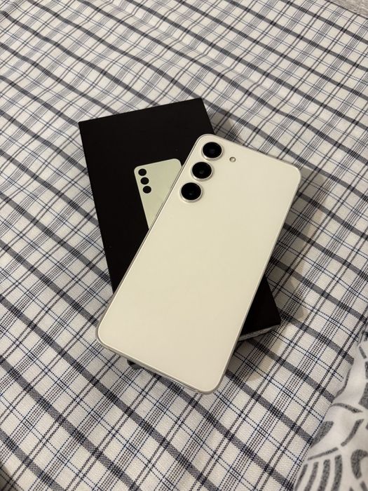 Телефон Samsung S23