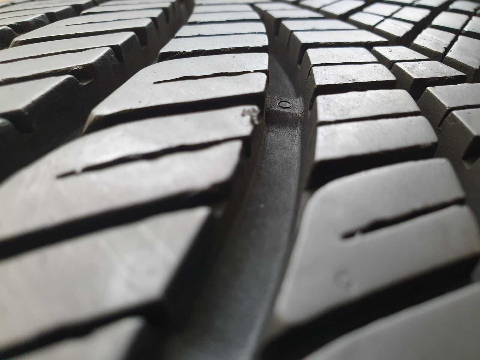 2x Goodyear Vector 4Seasons Gen 2  235/50r18   8mm