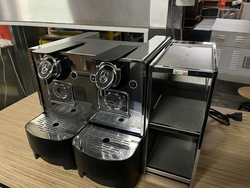Maquina de café Capsulas DoubleCap italiana com aquecedor de chavenas