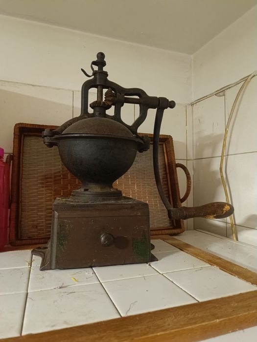 Antiguidade máquina de moer café