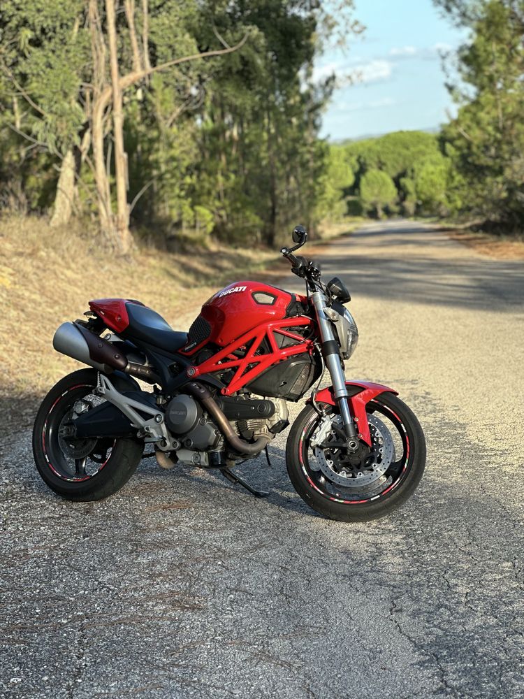 Ducati Monster 696