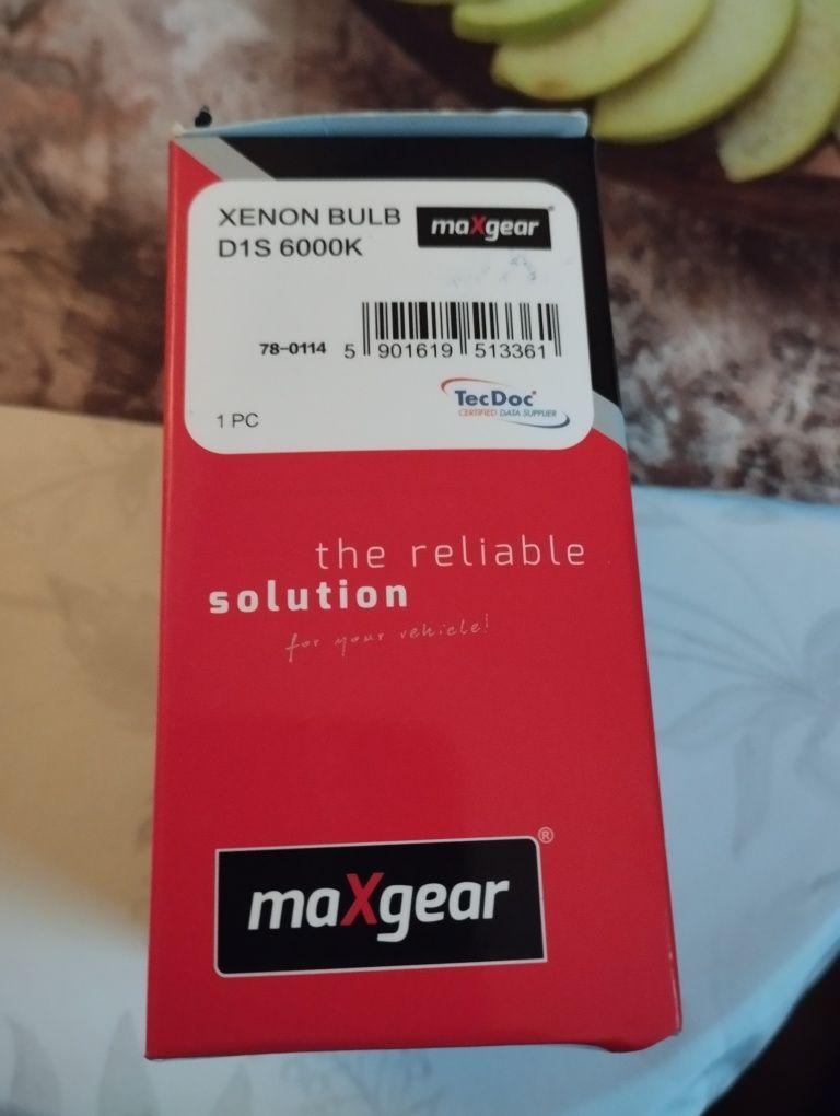 Sprzedam żarówkę Xenon D1S 6000k 35W/85V z trzonkiem firmy maxgear