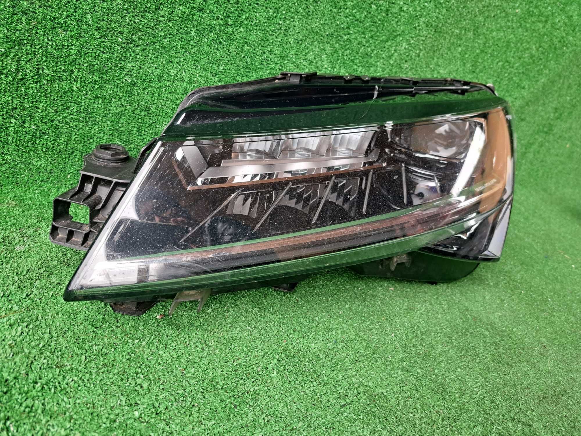 Lampa lewa przednia SKODA SUPERB III LIFT 3V1 FULL LED bardzo ładna